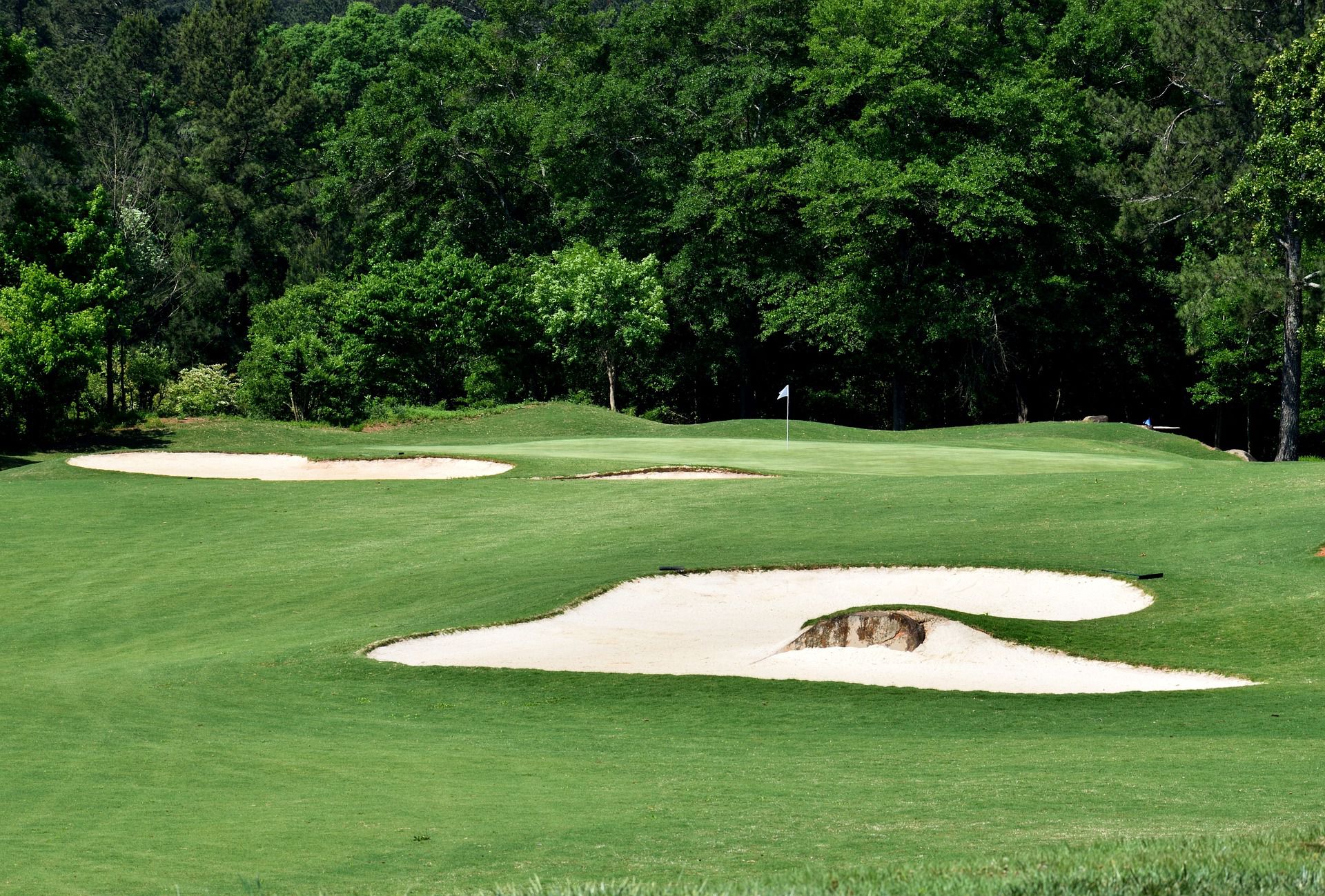 Hitting a Bunker Shot and Making it Stop The Sand Trap